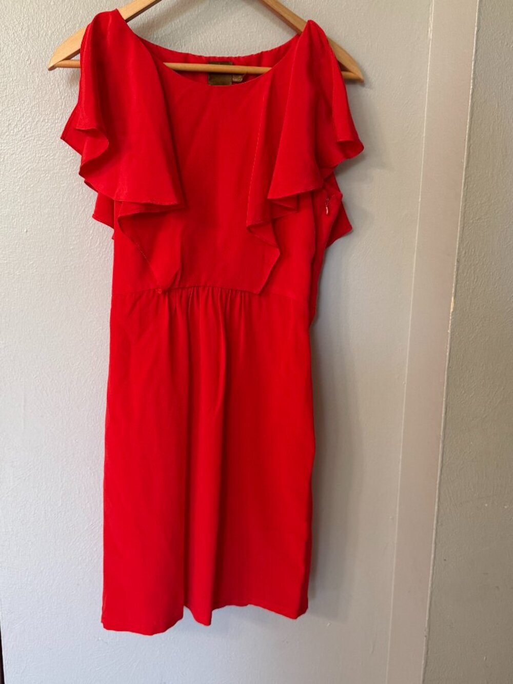 Ali Ro Flutter Sleeve Knee Length 100% Silk Dress size 2 Red Homecoming Party
